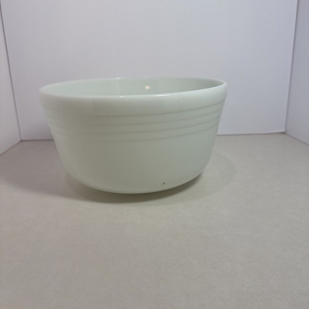 Vintage Pyrex Hamilton Beach Mixing Bowl #15 Milk Glass 8 3/4"x 4 3/4" USA
